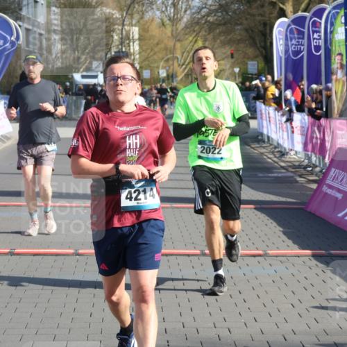 12.04.2026 - 45. Internationalen Wilhelmsburger Insellauf Strokosch-Dieckow http://msf.ph/oto/9453721 12.04.2026 10:28:38 Ziel 5473, 4163, 4214, 2022, 4068, 4294, 2851, 5452 meine-sportfotos.de