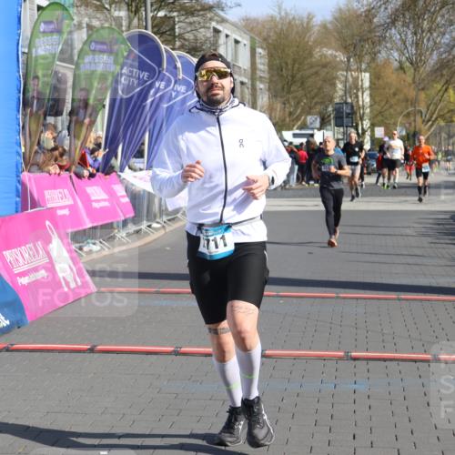 12.04.2026 - 45. Internationalen Wilhelmsburger Insellauf Strokosch-Dieckow http://msf.ph/oto/9453722 12.04.2026 10:40:40 Ziel 2711 meine-sportfotos.de