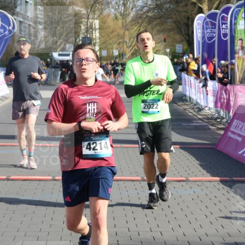 12.04.2026 - 45. Internationalen Wilhelmsburger Insellauf Strokosch-Dieckow http://msf.ph/oto/9453725 12.04.2026 10:28:38 Ziel 5473, 4163, 4214, 2022, 4068, 4294, 2851, 5452 meine-sportfotos.de