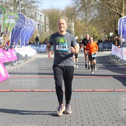 12.04.2026 - 45. Internationalen Wilhelmsburger Insellauf Strokosch-Dieckow http://msf.ph/oto/9453728 12.04.2026 10:40:46 Ziel 3144, 5606, 3702, 4907, 2525 meine-sportfotos.de