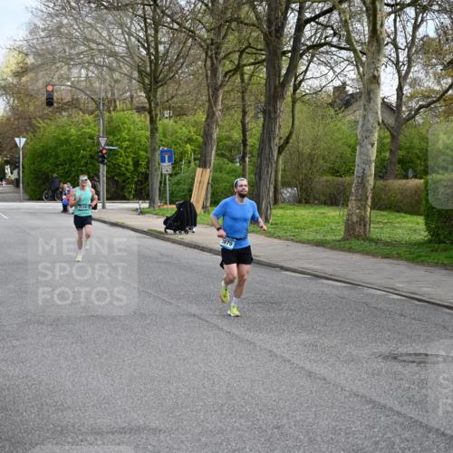 12.04.2026 - 45. Internationalen Wilhelmsburger Insellauf J. Mangold http://msf.ph/oto/9453730 12.04.2026 10:13:49 Ziel 2119, 3979 meine-sportfotos.de