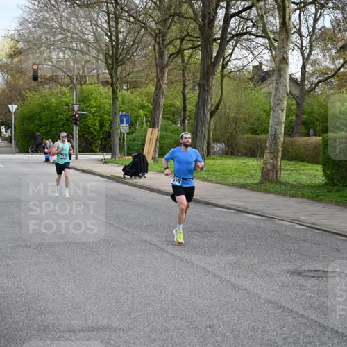 12.04.2026 - 45. Internationalen Wilhelmsburger Insellauf J. Mangold http://msf.ph/oto/9453734 12.04.2026 10:13:49 Ziel 2119, 3979 meine-sportfotos.de