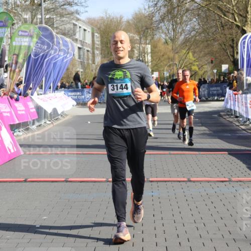 12.04.2026 - 45. Internationalen Wilhelmsburger Insellauf Strokosch-Dieckow http://msf.ph/oto/9453735 12.04.2026 10:40:47 Ziel 3144, 5606, 3702, 4907, 2525 meine-sportfotos.de