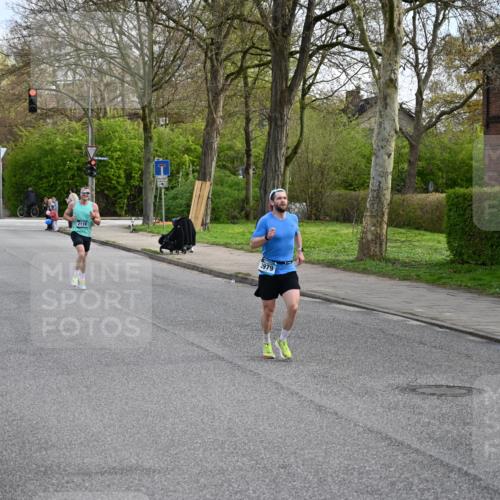 12.04.2026 - 45. Internationalen Wilhelmsburger Insellauf J. Mangold http://msf.ph/oto/9453736 12.04.2026 10:13:49 Ziel 2119, 3979 meine-sportfotos.de