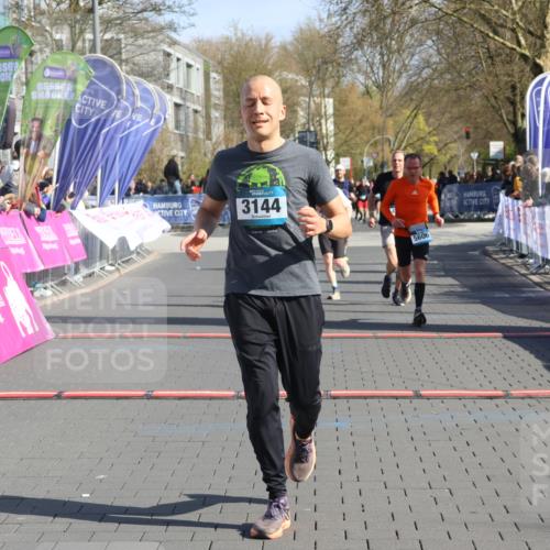 12.04.2026 - 45. Internationalen Wilhelmsburger Insellauf Strokosch-Dieckow http://msf.ph/oto/9453740 12.04.2026 10:40:47 Ziel 3144, 5606, 3702, 4907, 2525 meine-sportfotos.de