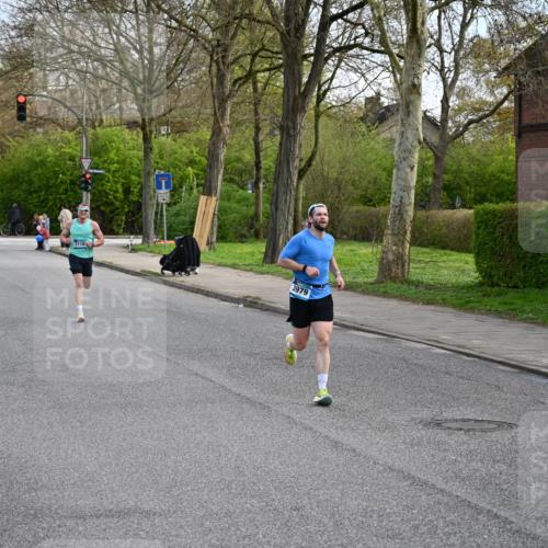 12.04.2026 - 45. Internationalen Wilhelmsburger Insellauf J. Mangold http://msf.ph/oto/9453741 12.04.2026 10:13:49 Ziel 2119, 3979 meine-sportfotos.de