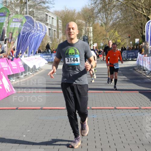 12.04.2026 - 45. Internationalen Wilhelmsburger Insellauf Strokosch-Dieckow http://msf.ph/oto/9453744 12.04.2026 10:40:47 Ziel 3144, 5606, 3702, 4907, 2525 meine-sportfotos.de