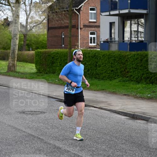 12.04.2026 - 45. Internationalen Wilhelmsburger Insellauf J. Mangold http://msf.ph/oto/9453751 12.04.2026 10:13:51 Ziel 2119, 3979 meine-sportfotos.de