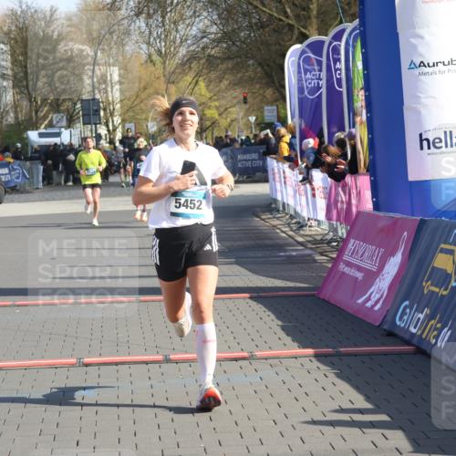 12.04.2026 - 45. Internationalen Wilhelmsburger Insellauf Strokosch-Dieckow http://msf.ph/oto/9453752 12.04.2026 10:28:43 Ziel 2851, 5452, 4995 meine-sportfotos.de