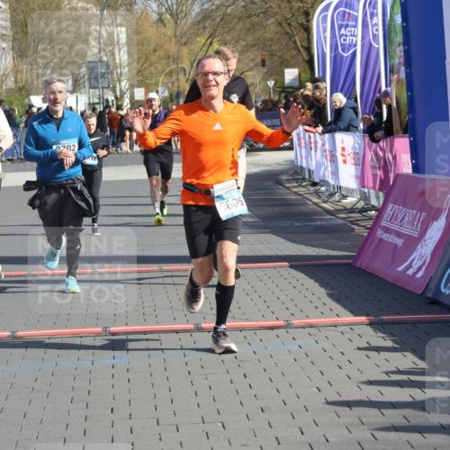 12.04.2026 - 45. Internationalen Wilhelmsburger Insellauf Strokosch-Dieckow http://msf.ph/oto/9453753 12.04.2026 10:40:49 Ziel 3144, 5606, 3702, 4907, 2525, 3677, 2379 meine-sportfotos.de