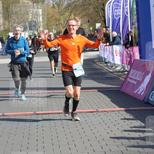 12.04.2026 - 45. Internationalen Wilhelmsburger Insellauf Strokosch-Dieckow http://msf.ph/oto/9453760 12.04.2026 10:40:49 Ziel 3144, 5606, 3702, 4907, 2525, 3677, 2379 meine-sportfotos.de