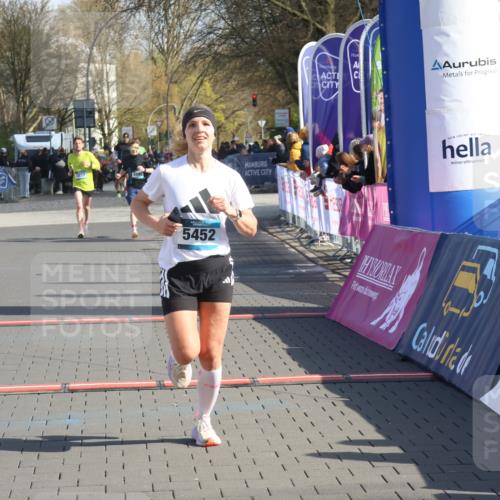 12.04.2026 - 45. Internationalen Wilhelmsburger Insellauf Strokosch-Dieckow http://msf.ph/oto/9453763 12.04.2026 10:28:43 Ziel 2851, 5452, 4995 meine-sportfotos.de