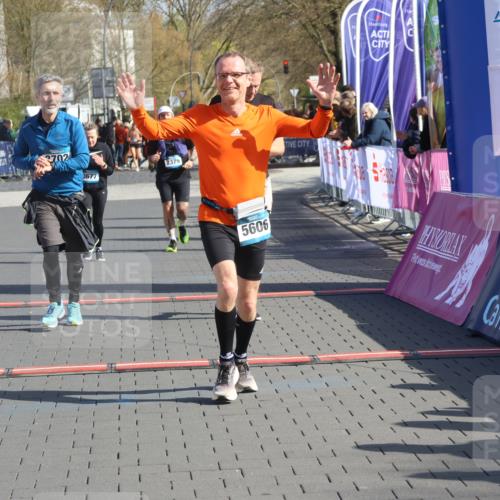 12.04.2026 - 45. Internationalen Wilhelmsburger Insellauf Strokosch-Dieckow http://msf.ph/oto/9453764 12.04.2026 10:40:49 Ziel 3144, 5606, 3702, 4907, 2525, 3677, 2379 meine-sportfotos.de