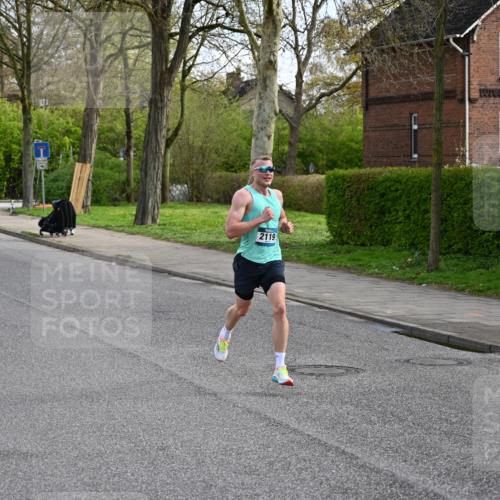 12.04.2026 - 45. Internationalen Wilhelmsburger Insellauf J. Mangold http://msf.ph/oto/9453765 12.04.2026 10:13:52 Ziel 2119, 3979 meine-sportfotos.de