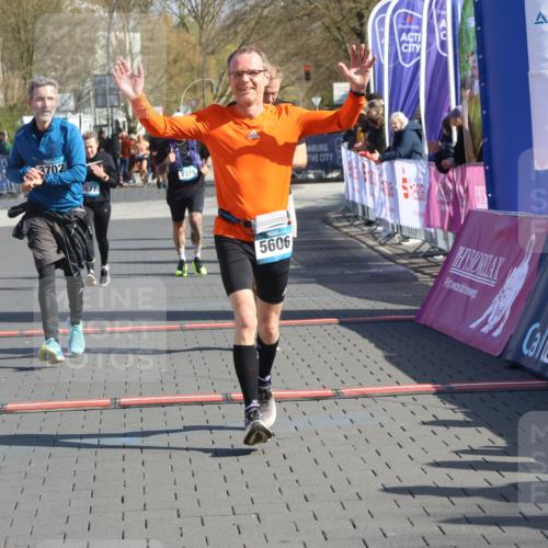 12.04.2026 - 45. Internationalen Wilhelmsburger Insellauf Strokosch-Dieckow http://msf.ph/oto/9453769 12.04.2026 10:40:49 Ziel 3144, 5606, 3702, 4907, 2525, 3677, 2379 meine-sportfotos.de