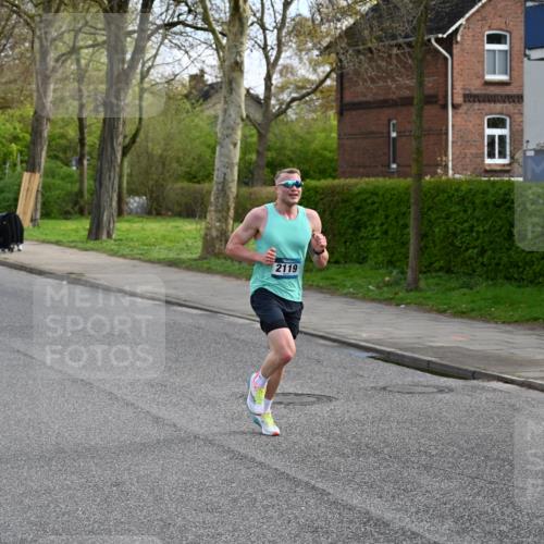 12.04.2026 - 45. Internationalen Wilhelmsburger Insellauf J. Mangold http://msf.ph/oto/9453771 12.04.2026 10:13:53 Ziel 2119, 3979 meine-sportfotos.de