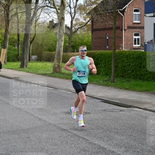 12.04.2026 - 45. Internationalen Wilhelmsburger Insellauf J. Mangold http://msf.ph/oto/9453774 12.04.2026 10:13:53 Ziel 2119, 3979 meine-sportfotos.de