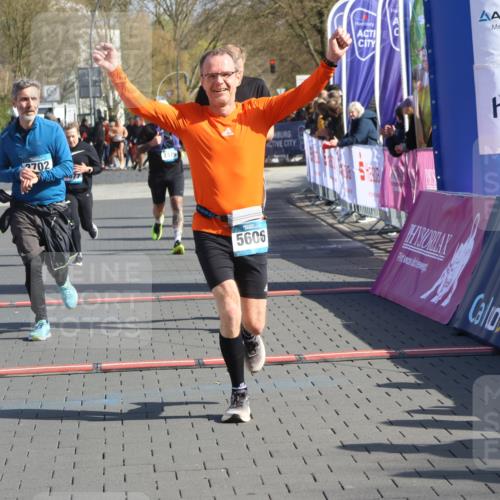 12.04.2026 - 45. Internationalen Wilhelmsburger Insellauf Strokosch-Dieckow http://msf.ph/oto/9453777 12.04.2026 10:40:49 Ziel 3144, 5606, 3702, 4907, 2525, 3677, 2379 meine-sportfotos.de