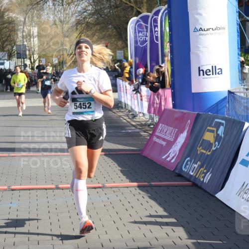 12.04.2026 - 45. Internationalen Wilhelmsburger Insellauf Strokosch-Dieckow http://msf.ph/oto/9453780 12.04.2026 10:28:43 Ziel 2851, 5452, 4995 meine-sportfotos.de