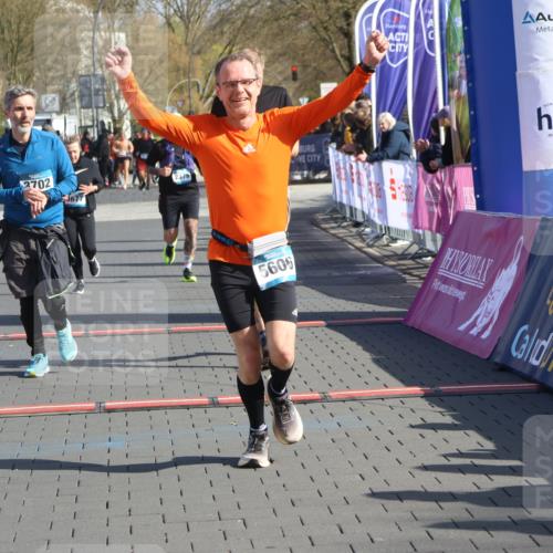 12.04.2026 - 45. Internationalen Wilhelmsburger Insellauf Strokosch-Dieckow http://msf.ph/oto/9453782 12.04.2026 10:40:49 Ziel 3144, 5606, 3702, 4907, 2525, 3677, 2379 meine-sportfotos.de