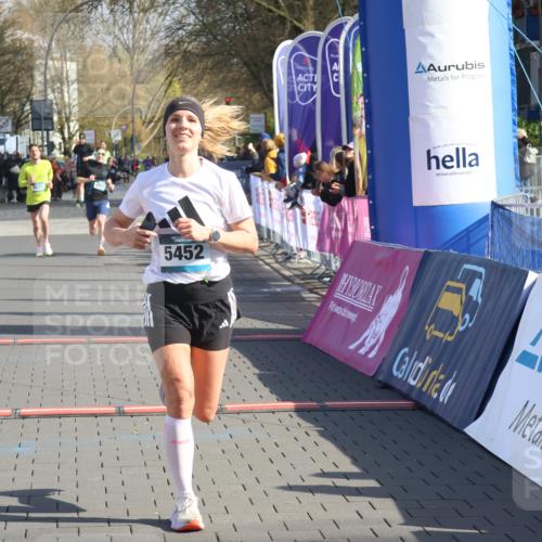 12.04.2026 - 45. Internationalen Wilhelmsburger Insellauf Strokosch-Dieckow http://msf.ph/oto/9453785 12.04.2026 10:28:43 Ziel 2851, 5452, 4995 meine-sportfotos.de