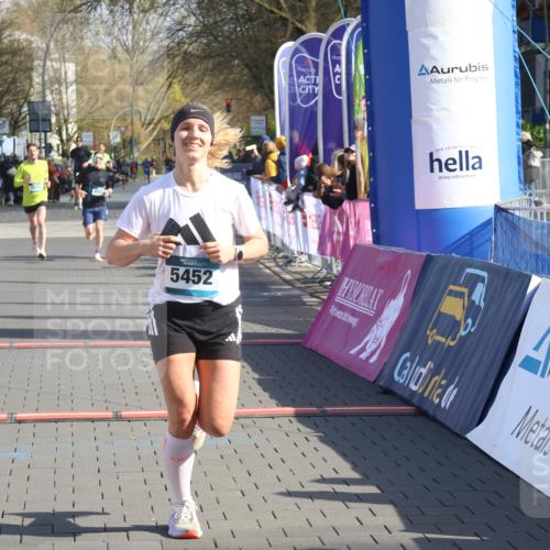 12.04.2026 - 45. Internationalen Wilhelmsburger Insellauf Strokosch-Dieckow http://msf.ph/oto/9453790 12.04.2026 10:28:43 Ziel 2851, 5452, 4995 meine-sportfotos.de