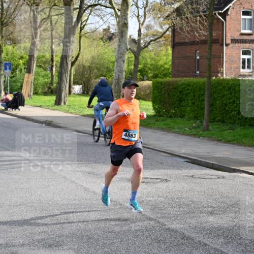 12.04.2026 - 45. Internationalen Wilhelmsburger Insellauf J. Mangold http://msf.ph/oto/9453798 12.04.2026 10:14:43 Ziel 4863, 4002, 2727, 2177 meine-sportfotos.de