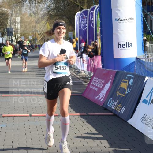 12.04.2026 - 45. Internationalen Wilhelmsburger Insellauf Strokosch-Dieckow http://msf.ph/oto/9453800 12.04.2026 10:28:43 Ziel 2851, 5452, 4995 meine-sportfotos.de