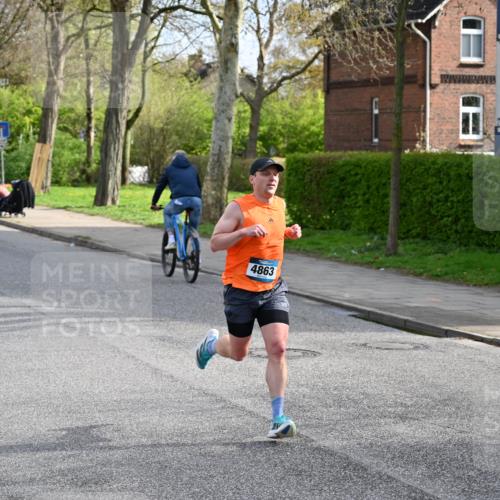 12.04.2026 - 45. Internationalen Wilhelmsburger Insellauf J. Mangold http://msf.ph/oto/9453801 12.04.2026 10:14:43 Ziel 4863, 4002, 2727, 2177 meine-sportfotos.de