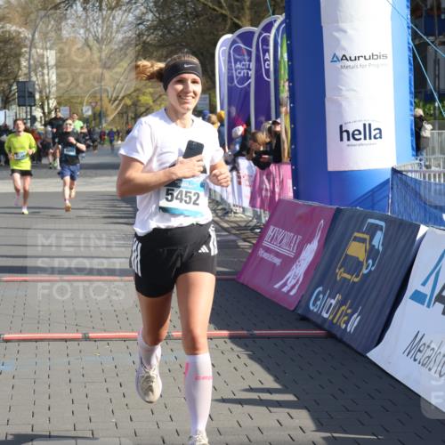 12.04.2026 - 45. Internationalen Wilhelmsburger Insellauf Strokosch-Dieckow http://msf.ph/oto/9453804 12.04.2026 10:28:43 Ziel 2851, 5452, 4995 meine-sportfotos.de