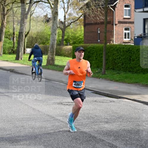 12.04.2026 - 45. Internationalen Wilhelmsburger Insellauf J. Mangold http://msf.ph/oto/9453807 12.04.2026 10:14:43 Ziel 4863, 4002, 2727, 2177 meine-sportfotos.de
