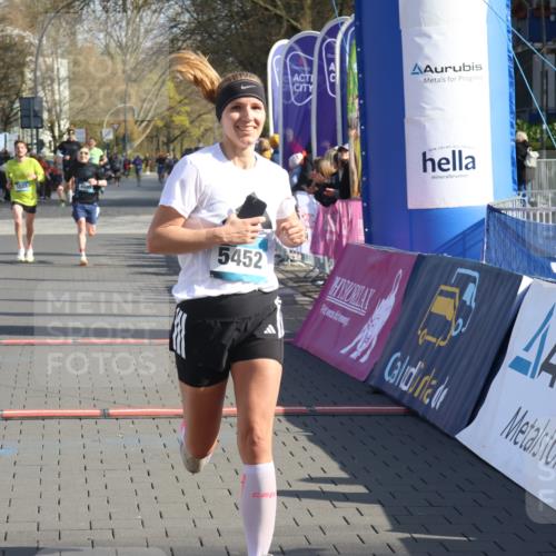12.04.2026 - 45. Internationalen Wilhelmsburger Insellauf Strokosch-Dieckow http://msf.ph/oto/9453809 12.04.2026 10:28:43 Ziel 2851, 5452, 4995 meine-sportfotos.de