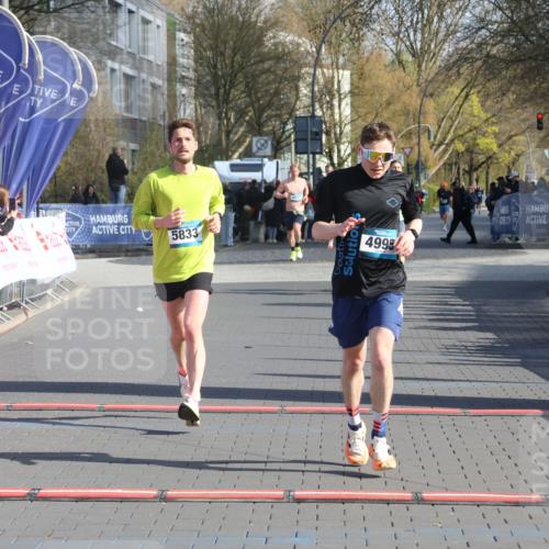 12.04.2026 - 45. Internationalen Wilhelmsburger Insellauf Strokosch-Dieckow http://msf.ph/oto/9453815 12.04.2026 10:28:47 Ziel 4995, 5833 meine-sportfotos.de