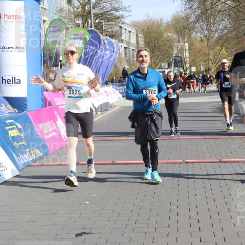 12.04.2026 - 45. Internationalen Wilhelmsburger Insellauf Strokosch-Dieckow http://msf.ph/oto/9453817 12.04.2026 10:40:51 Ziel 5606, 3702, 4907, 2525, 3677, 2379 meine-sportfotos.de