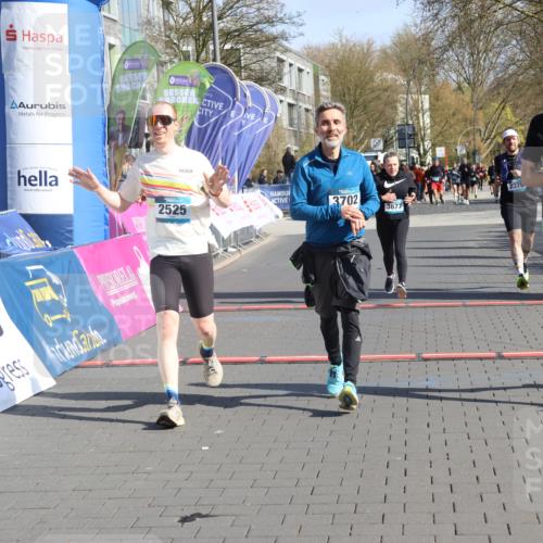12.04.2026 - 45. Internationalen Wilhelmsburger Insellauf Strokosch-Dieckow http://msf.ph/oto/9453820 12.04.2026 10:40:51 Ziel 5606, 3702, 4907, 2525, 3677, 2379 meine-sportfotos.de