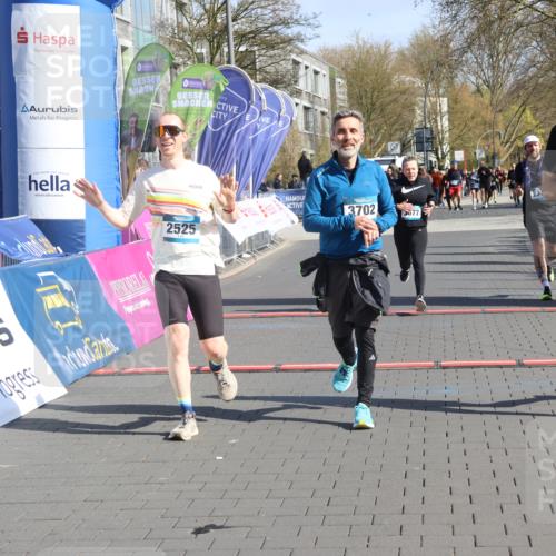 12.04.2026 - 45. Internationalen Wilhelmsburger Insellauf Strokosch-Dieckow http://msf.ph/oto/9453825 12.04.2026 10:40:51 Ziel 5606, 3702, 4907, 2525, 3677, 2379 meine-sportfotos.de