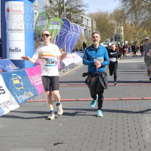 12.04.2026 - 45. Internationalen Wilhelmsburger Insellauf Strokosch-Dieckow http://msf.ph/oto/9453830 12.04.2026 10:40:51 Ziel 5606, 3702, 4907, 2525, 3677, 2379 meine-sportfotos.de