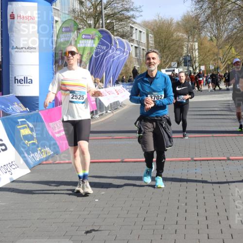 12.04.2026 - 45. Internationalen Wilhelmsburger Insellauf Strokosch-Dieckow http://msf.ph/oto/9453835 12.04.2026 10:40:51 Ziel 5606, 3702, 4907, 2525, 3677, 2379 meine-sportfotos.de