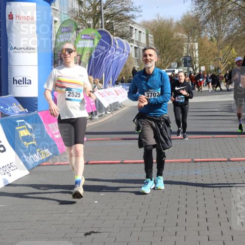 12.04.2026 - 45. Internationalen Wilhelmsburger Insellauf Strokosch-Dieckow http://msf.ph/oto/9453838 12.04.2026 10:40:51 Ziel 5606, 3702, 4907, 2525, 3677, 2379 meine-sportfotos.de