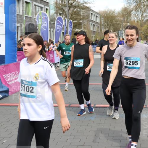 12.04.2026 - 45. Internationalen Wilhelmsburger Insellauf Strokosch-Dieckow http://msf.ph/oto/9453845 12.04.2026 13:05:50 Ziel 5295, 3025, 3030, 5476, 4105, 3934 meine-sportfotos.de