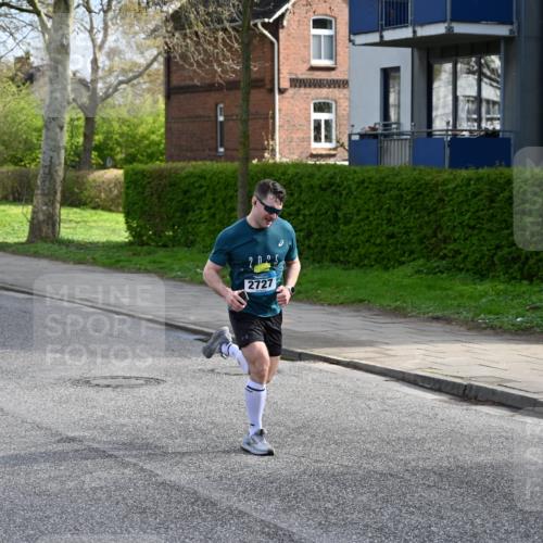 12.04.2026 - 45. Internationalen Wilhelmsburger Insellauf J. Mangold http://msf.ph/oto/9453846 12.04.2026 10:14:53 Ziel 4002, 2727, 2177 meine-sportfotos.de