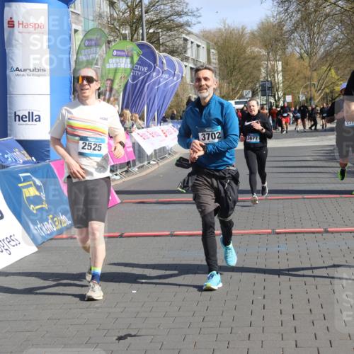 12.04.2026 - 45. Internationalen Wilhelmsburger Insellauf Strokosch-Dieckow http://msf.ph/oto/9453847 12.04.2026 10:40:51 Ziel 5606, 3702, 4907, 2525, 3677, 2379 meine-sportfotos.de