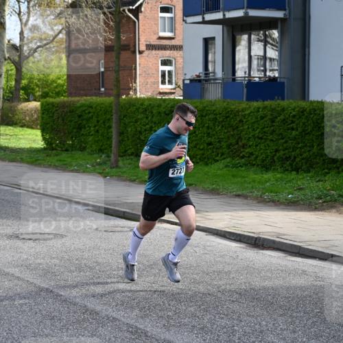 12.04.2026 - 45. Internationalen Wilhelmsburger Insellauf J. Mangold http://msf.ph/oto/9453850 12.04.2026 10:14:53 Ziel 4002, 2727, 2177 meine-sportfotos.de