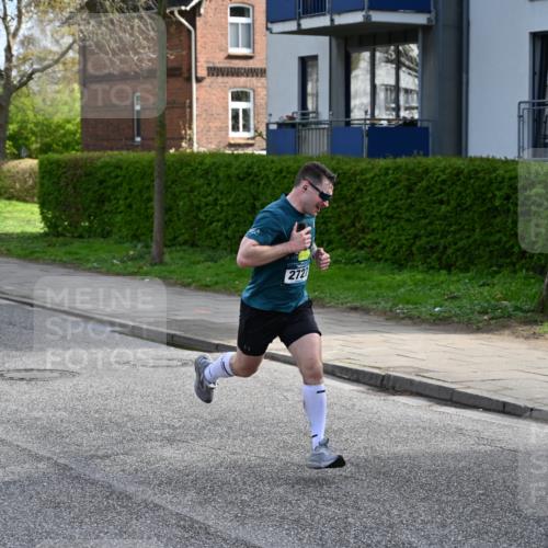 12.04.2026 - 45. Internationalen Wilhelmsburger Insellauf J. Mangold http://msf.ph/oto/9453853 12.04.2026 10:14:53 Ziel 4002, 2727, 2177 meine-sportfotos.de