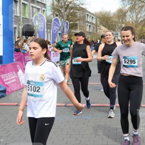 12.04.2026 - 45. Internationalen Wilhelmsburger Insellauf Strokosch-Dieckow http://msf.ph/oto/9453856 12.04.2026 13:05:50 Ziel 5295, 3025, 3030, 5476, 4105, 3934 meine-sportfotos.de