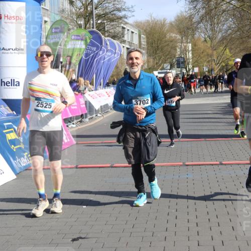 12.04.2026 - 45. Internationalen Wilhelmsburger Insellauf Strokosch-Dieckow http://msf.ph/oto/9453858 12.04.2026 10:40:51 Ziel 5606, 3702, 4907, 2525, 3677, 2379 meine-sportfotos.de