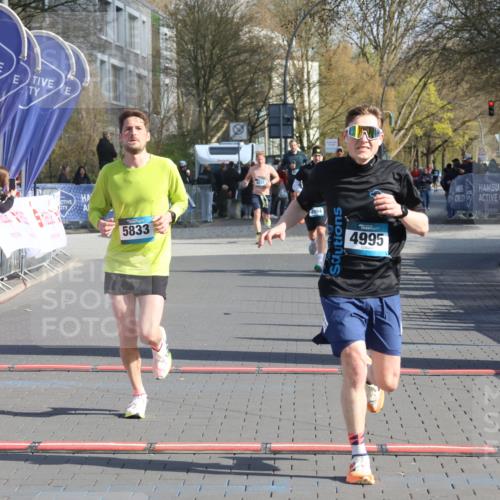 12.04.2026 - 45. Internationalen Wilhelmsburger Insellauf Strokosch-Dieckow http://msf.ph/oto/9453860 12.04.2026 10:28:48 Ziel 4995, 5833 meine-sportfotos.de