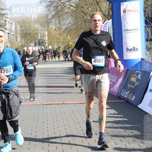 12.04.2026 - 45. Internationalen Wilhelmsburger Insellauf Strokosch-Dieckow http://msf.ph/oto/9453862 12.04.2026 10:40:52 Ziel 5606, 3702, 4907, 2525, 3677, 2379 meine-sportfotos.de