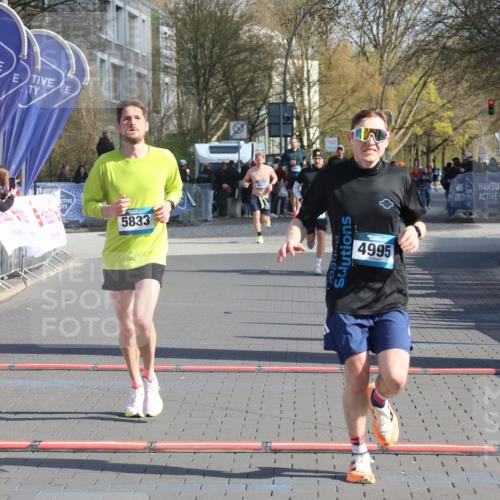 12.04.2026 - 45. Internationalen Wilhelmsburger Insellauf Strokosch-Dieckow http://msf.ph/oto/9453865 12.04.2026 10:28:48 Ziel 4995, 5833 meine-sportfotos.de