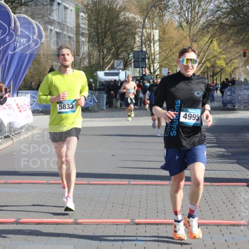 12.04.2026 - 45. Internationalen Wilhelmsburger Insellauf Strokosch-Dieckow http://msf.ph/oto/9453871 12.04.2026 10:28:48 Ziel 4995, 5833 meine-sportfotos.de